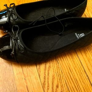 Black dress shoes